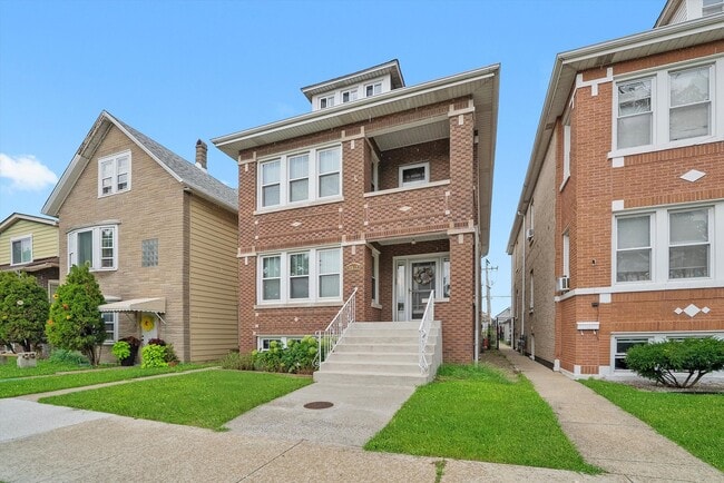 Building Photo - 4912 S Komensky Ave Rental