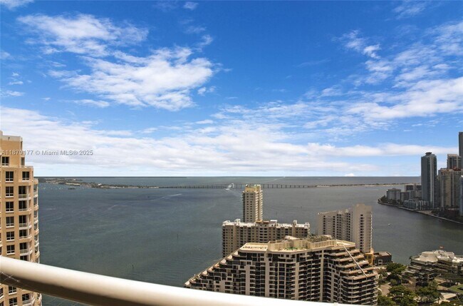 Building Photo - 848 Brickell Key Dr Unit 3905