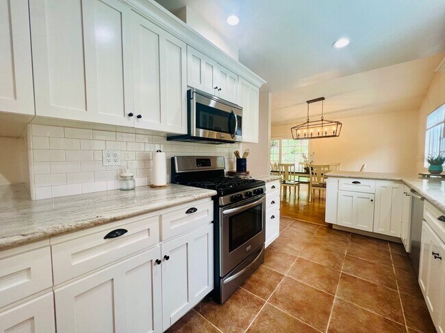 5309 Lockhurst Dr
