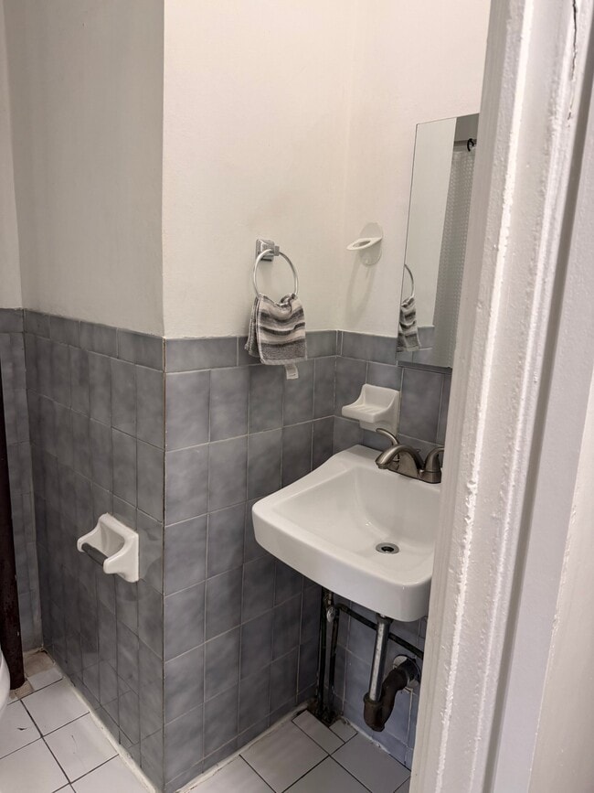 63 Woodhaven Blvd Unit 2F