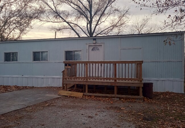 Photo - 777 E Yerby St