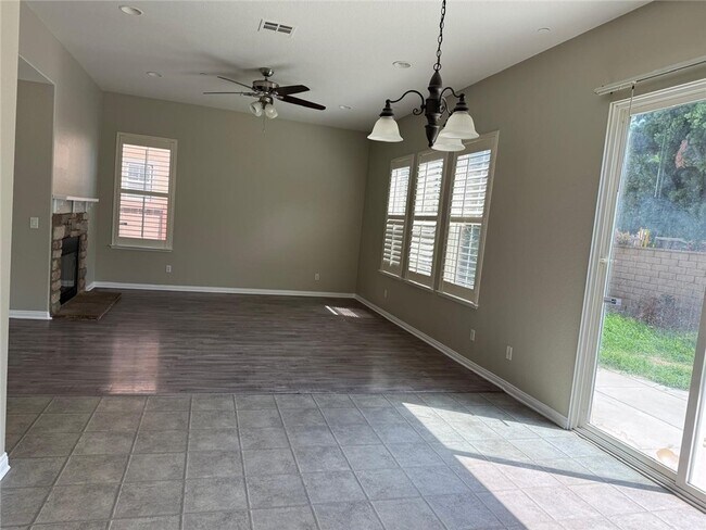 Photo - 1742 Edmon Way