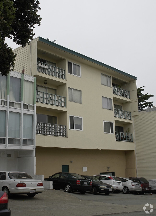 Photo - 240 St Joseph's