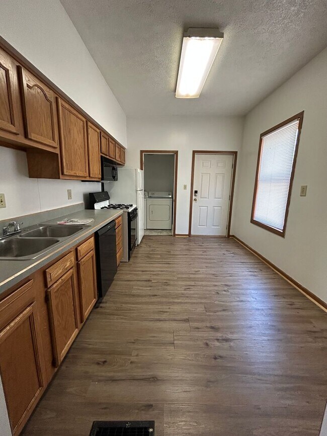 Photo - 638 N 8th St Unidad #1