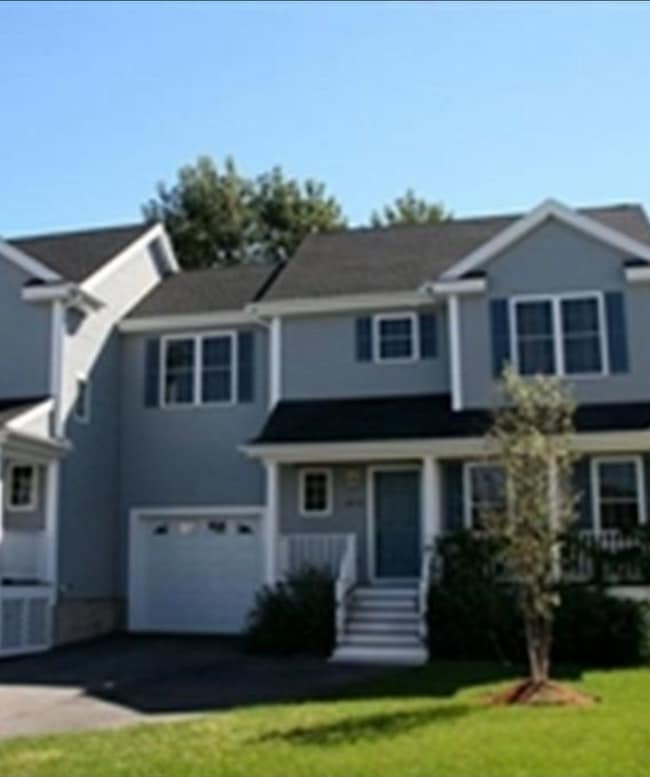 Building Photo - 10 Blue Jay Cir