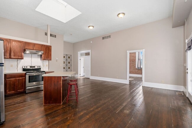 Photo - 4120 Main St