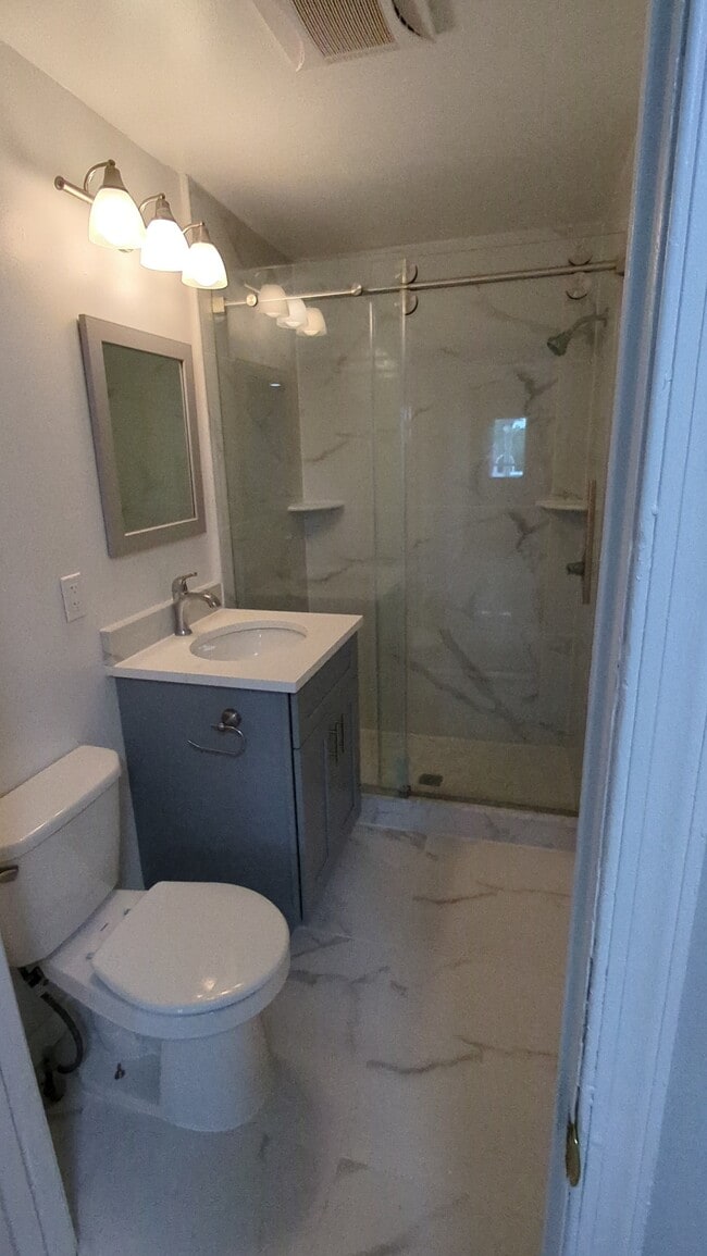 Building Photo - 21 W Garrison St Rental
