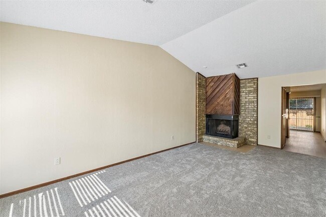 Photo - 208 Hudson Pl