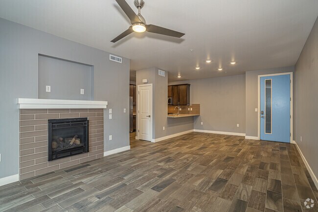 2BR, 2BA - 1,067SF
