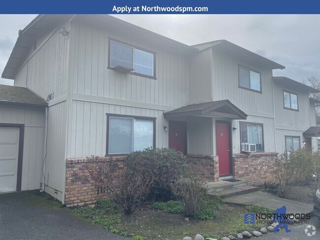 Building Photo - This is a nice 2 Bedroom 2.5 Bath Townhome...