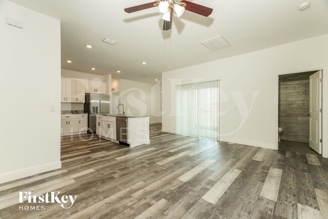 Photo - 301 Cimarron Ct