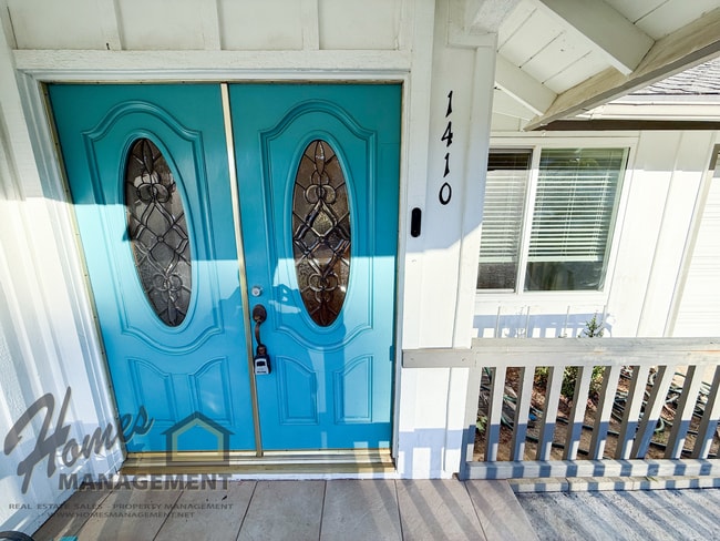 Photo - Homes Management - 3 bed, 2 bath home off Oak Hill