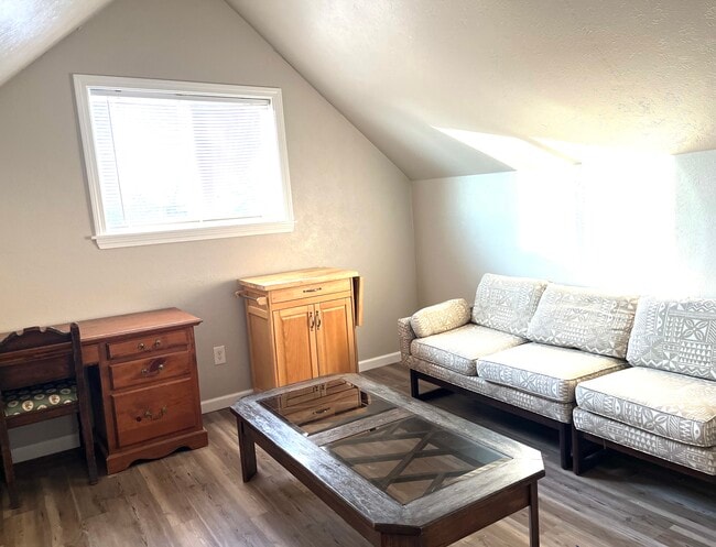 Living room - 2479 E 124th St Unidad 3rd