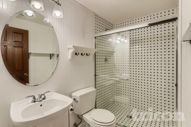 Photo - 4520 Juneau Ln N