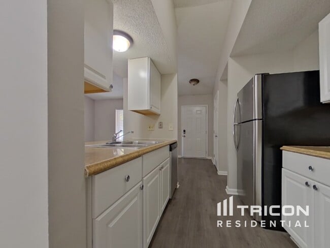 Photo - 201 Raintree Dr