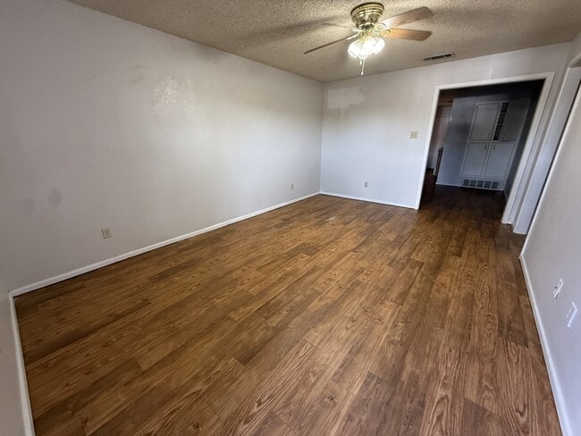 Photo - 2105 S Loop 289