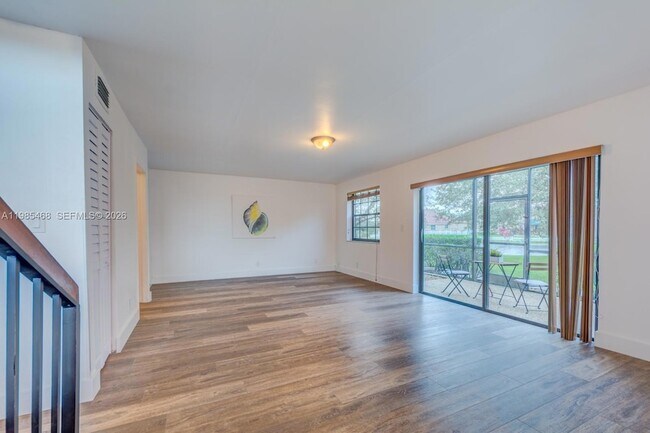 Photo - 1960 Bayberry Dr