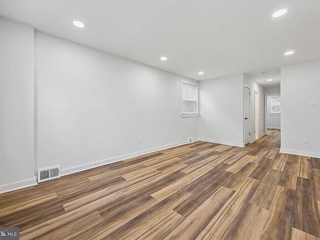 Photo - 7028 Valley Ave Unidad # 1