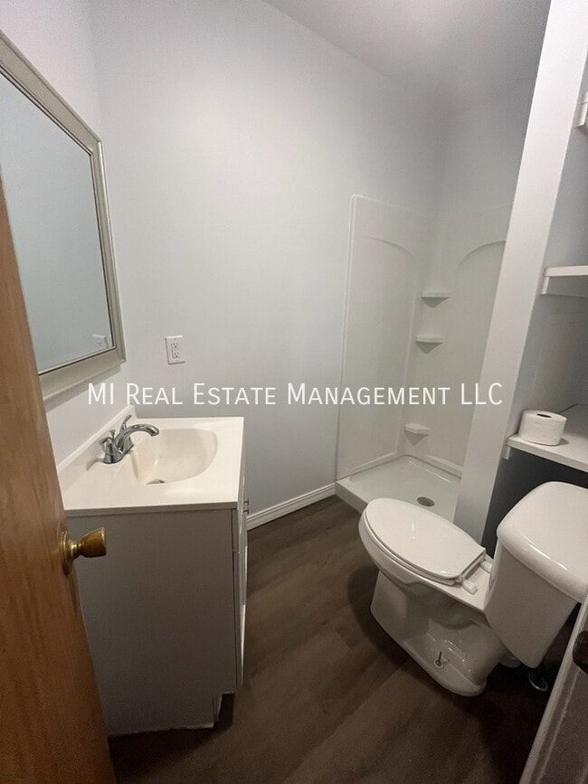 Photo - 305 E Grove St