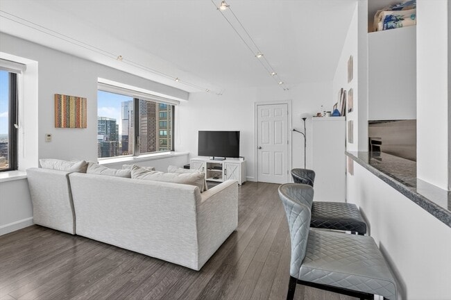 85 E India Row Unit 33E