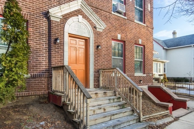 831 College Ave