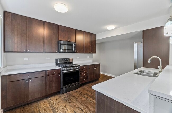 Photo - 2553 W Summerdale Ave