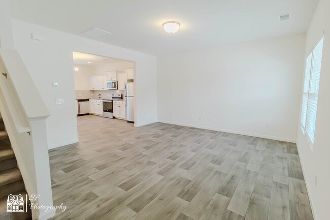 Photo - 305 Cherwell ct