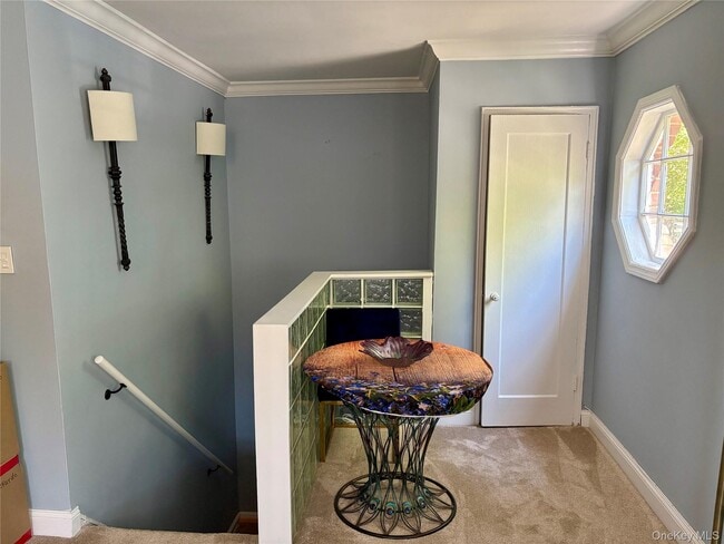 Photo - 260-25 73rd Ave