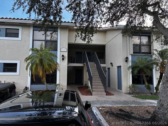 Building Photo - 1515 Lake Crystal Dr Unit B