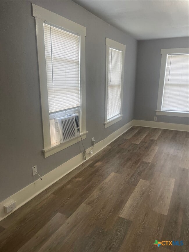 Photo - 205 E Kingsbury St