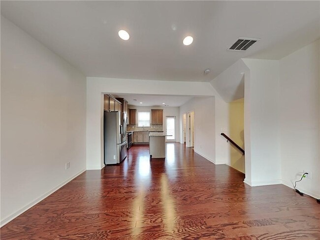 Photo - 975 Society Cir