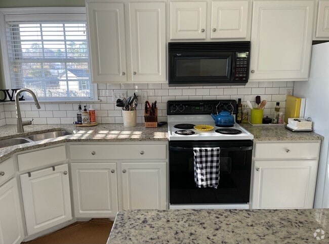 Building Photo - Spacious 3-Bedroom in Prime Glen Allen Loc... Rental