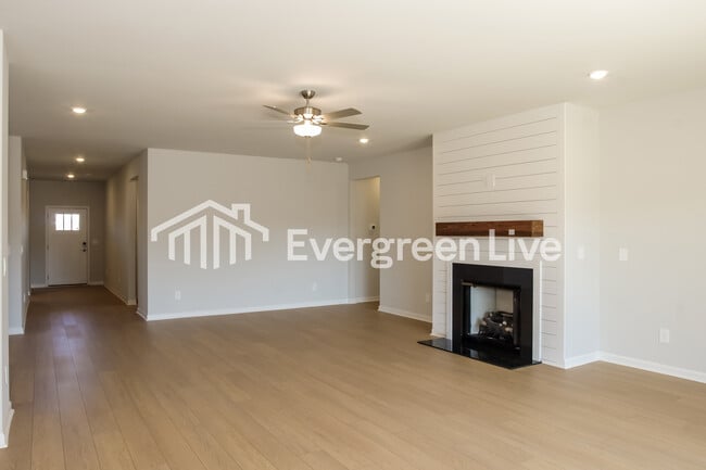 Photo - 106 Chain Bridge Circle