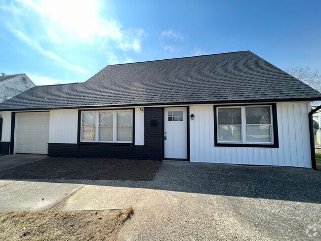 Building Photo - Renovated 4 bed 2 bath single home in levi...