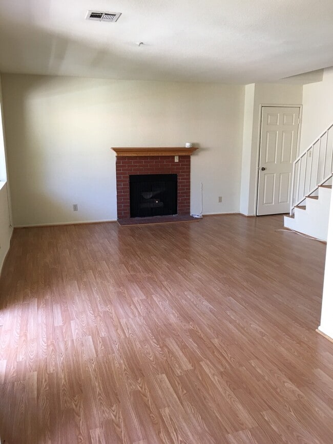 Photo - 472 S El Molino Ave Unidad #10