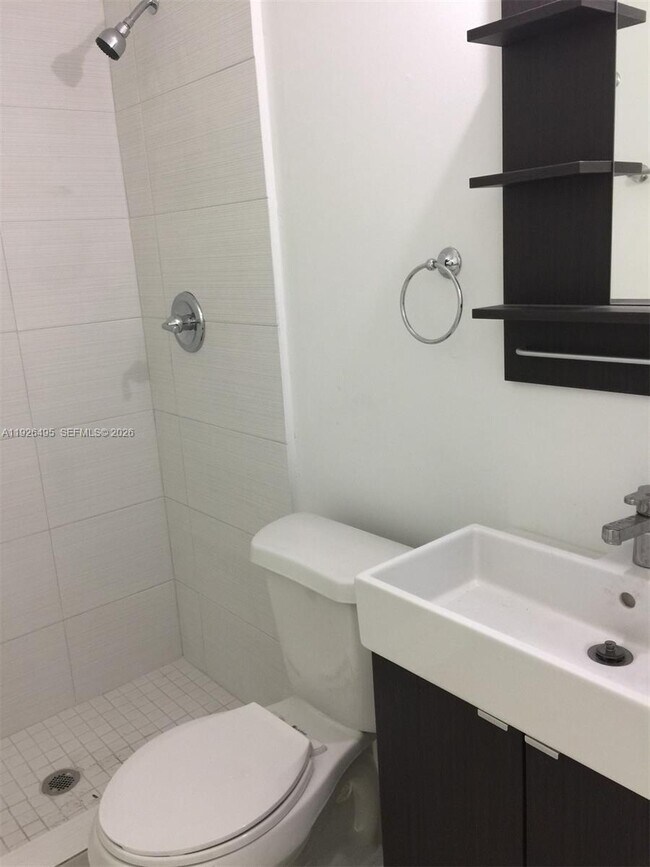 Photo - 2465 NE 183rd St Unit 2