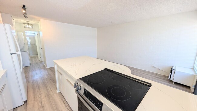 Photo - Beautifully Renovated 1/1/1 at Kalakaua Sands Unit 702