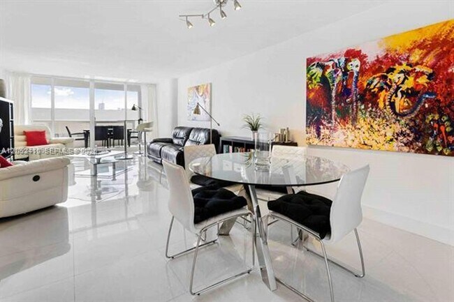 Photo - 1717 N Bayshore Dr