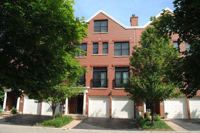 Building Photo - 1802 Admiral Ct