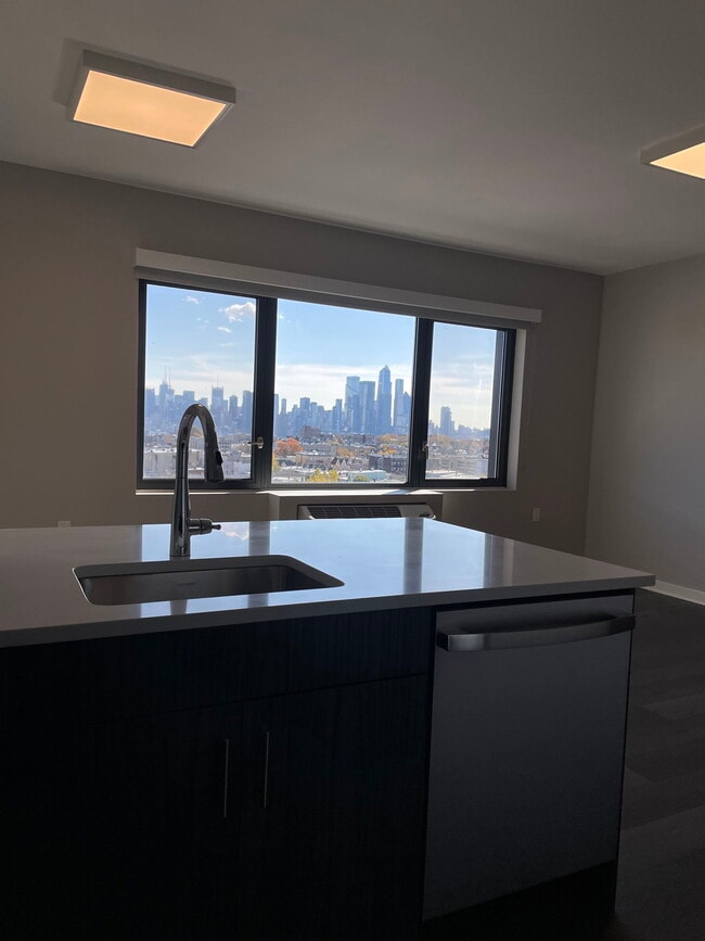 Building Photo - Bergenline Avenue, West New York, NJ 07063... Unit 2 Rental