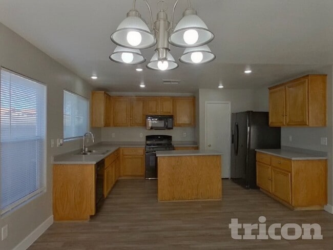 Photo - 1251 Golden Apple St