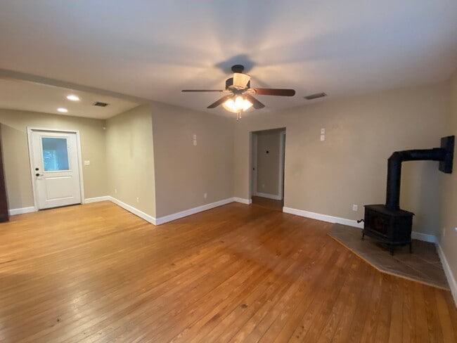 Photo - Beautifully Updated 2/2 house!