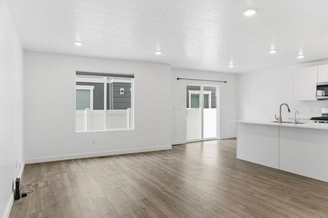 Photo - 367 Navigator Ct