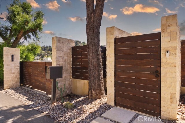 3858 Alta Mesa Dr