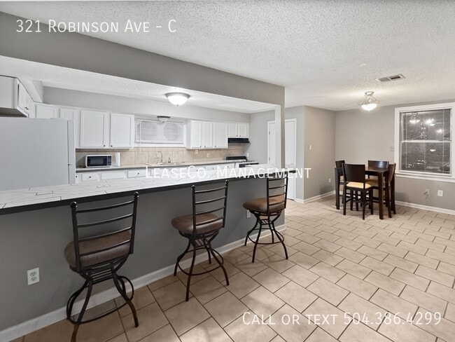 Photo - 321 Robinson Ave