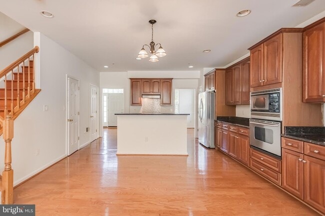 5214 Lynns Retreat Dr