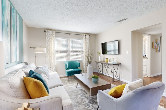 9th Ave - 2BR, 1BA - 925SF - Living Room
