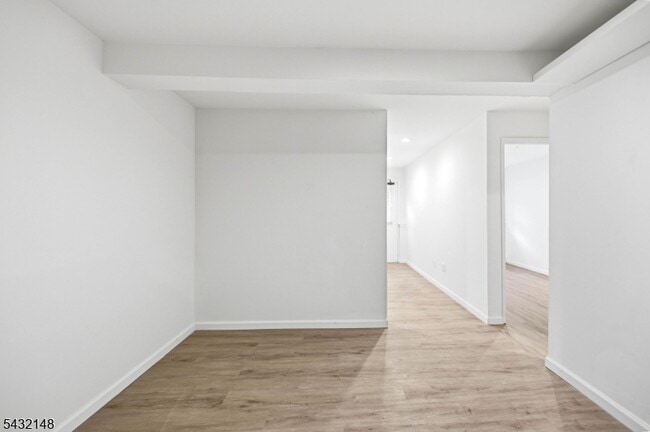 Building Photo - 89 Ferry St Unit 2