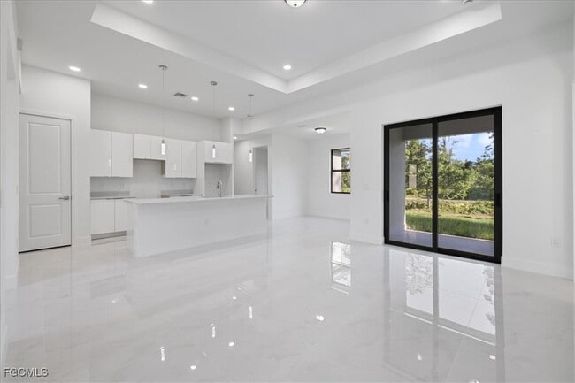 Photo - 820 Ashland St E