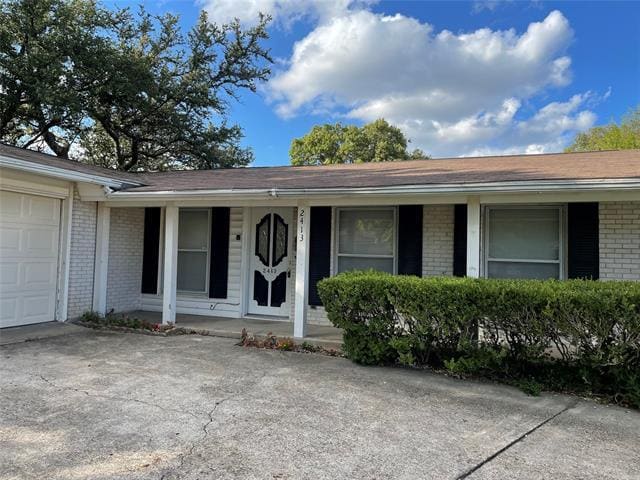 Building Photo - 2413 Sussex Dr